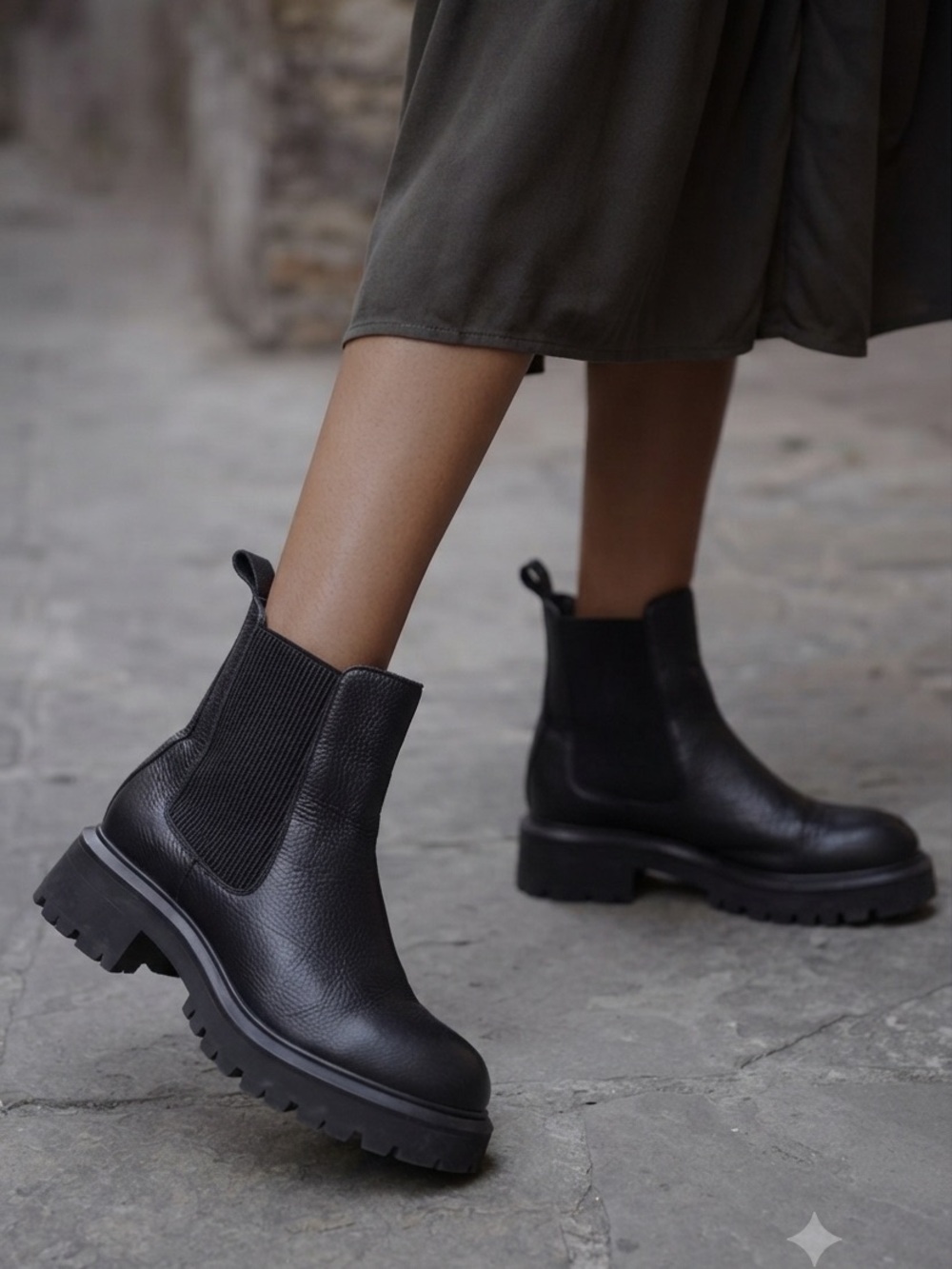 M. Gemi Clara Chelsea Boots Women’s 41 Black Leather Lug Sole Italian Luxury